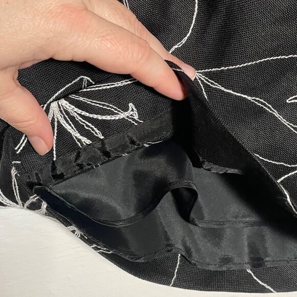 NWT Ann Taylor Embroidered Circle Skirt Linen Silk Blend Black Floral Size 2 - Picture 3 of 10